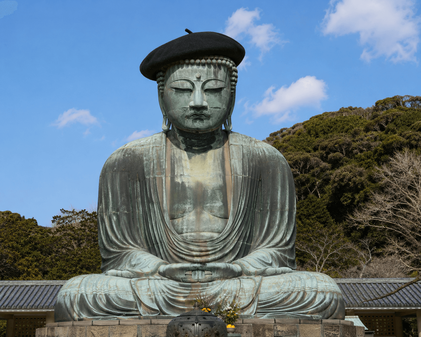 El Daibutsu de Kamakura aparece con txapela